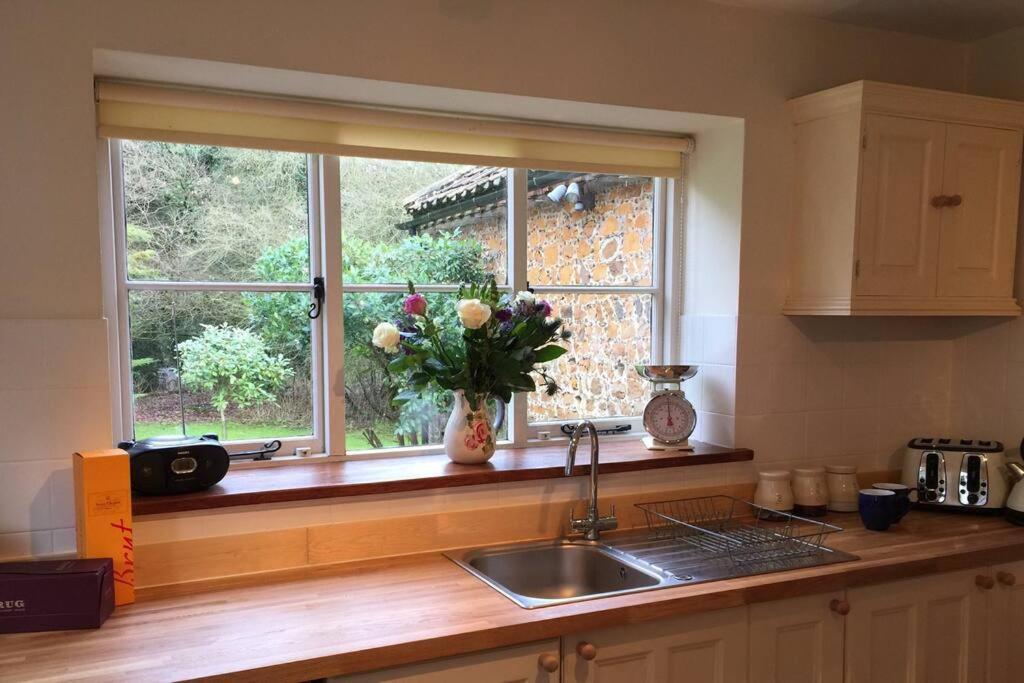 Forestry Cottage. Hot Tub, Open Fire, Dog Friendly Gaywood Exterior photo